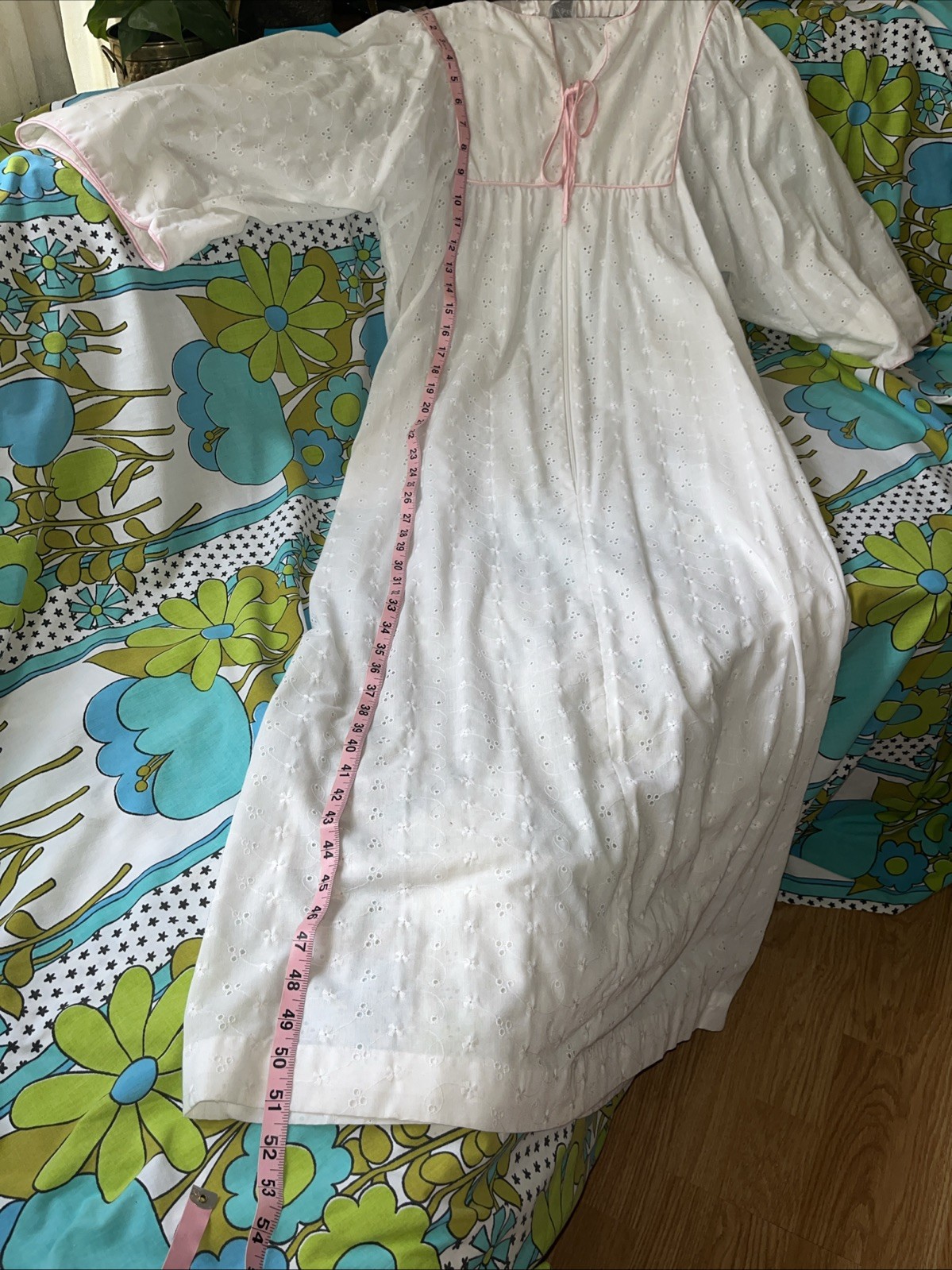 VTG Ariel White Lace Robe Pink Satin Medium Eyelet Housecoat Nightgown Pink 60s