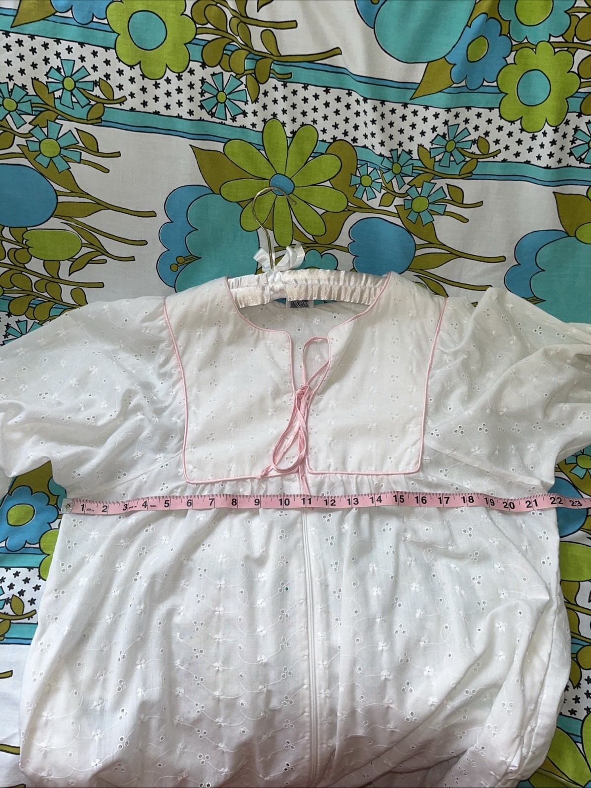 VTG Ariel White Lace Robe Pink Satin Medium Eyelet Housecoat Nightgown Pink 60s