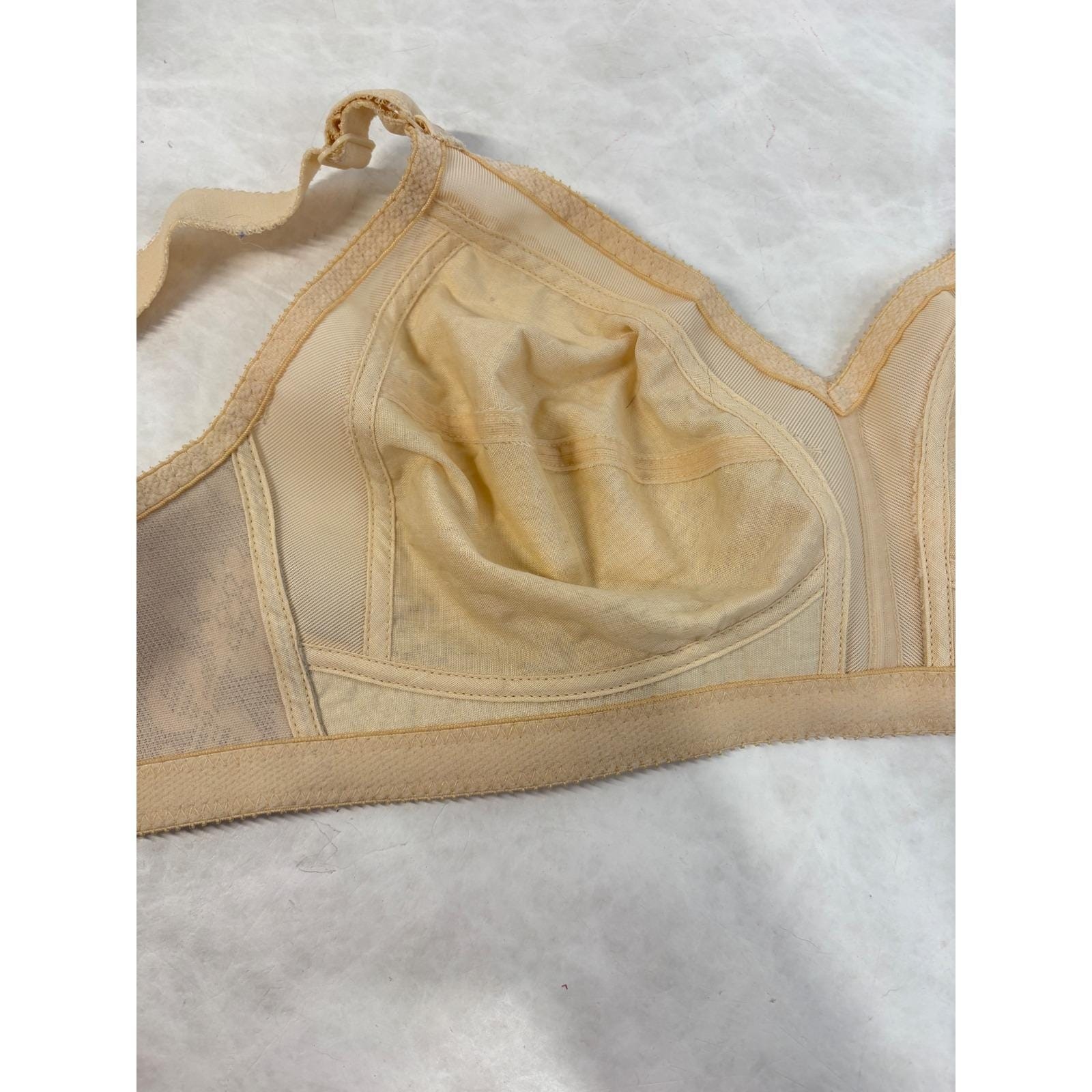 Vintage Montgomery Ward Lace Wireless Bra 38B Nude Tan Made in USA 11882 Retro