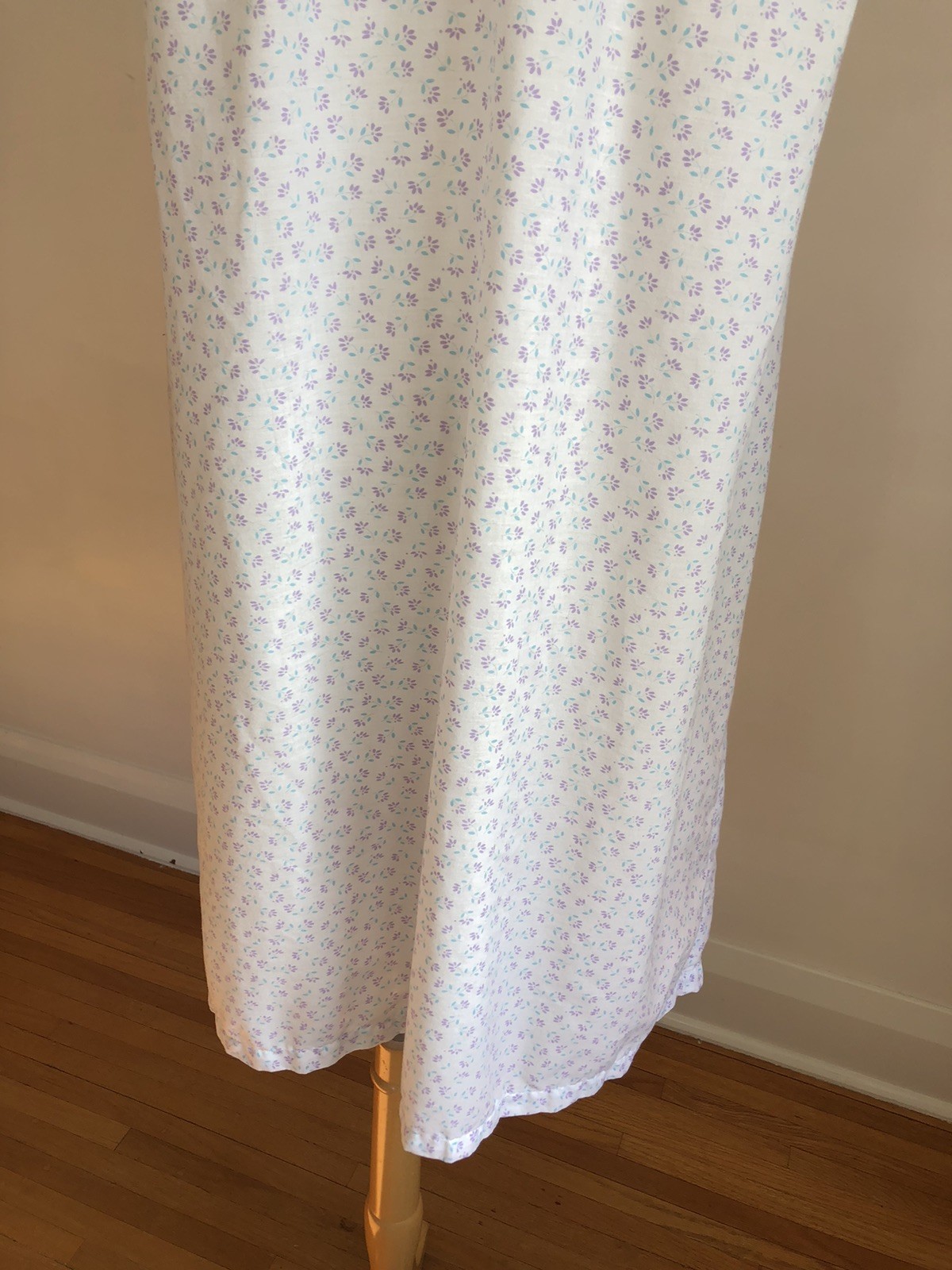 GORGEOUS VTG REGAL ROSE Purple Floral White Lace Soft Cotton Nightgown SZ M