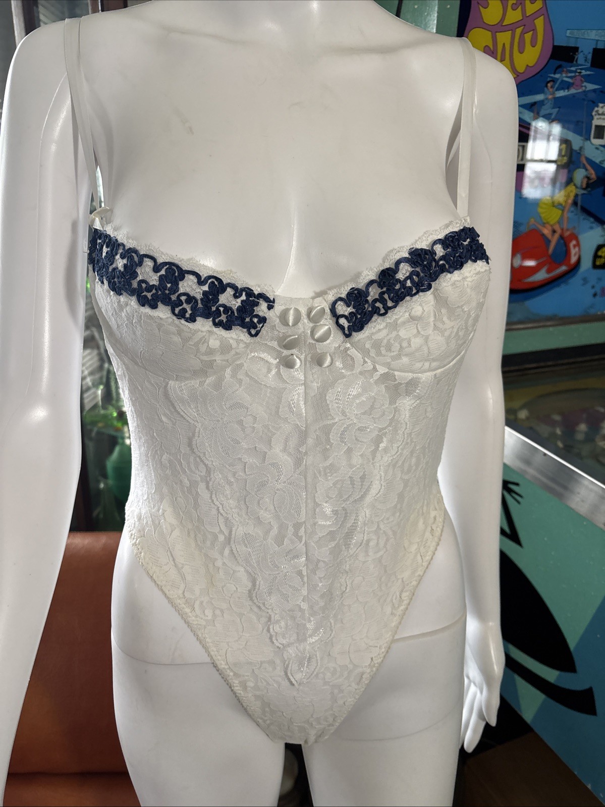 VTG Lingerie MALINI Medium White Lace Teddy One Piece High Cut USA 80s Chest 30″