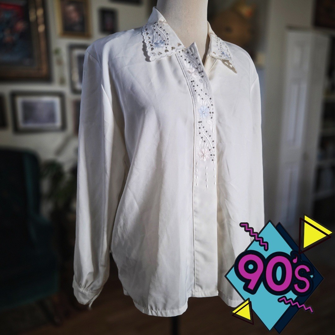 Vintage 90s Mapleleaf Clothing Cream Embroidered Eyelet Scalloped Collar Blouse