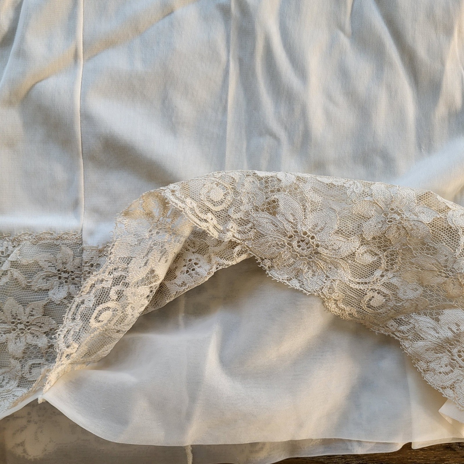 Vintage Ivory Lace Trim Half Slip Skirt Floral undergarment Lingerie 80’s