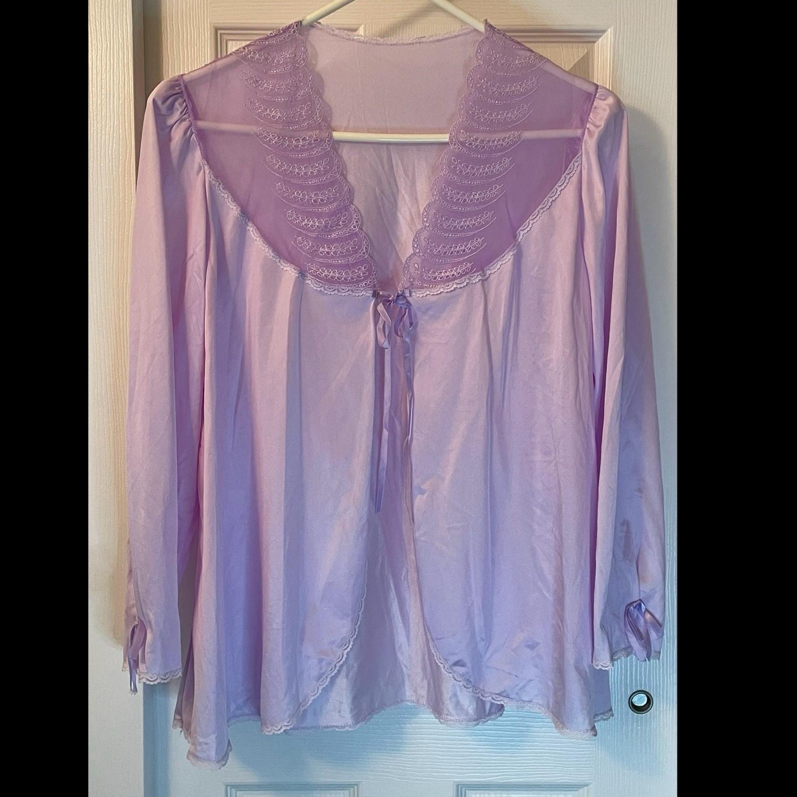 Vintage Brandywine Bed Jacket Purple Lavender Lace Nylon Shoulder Pads Sz L