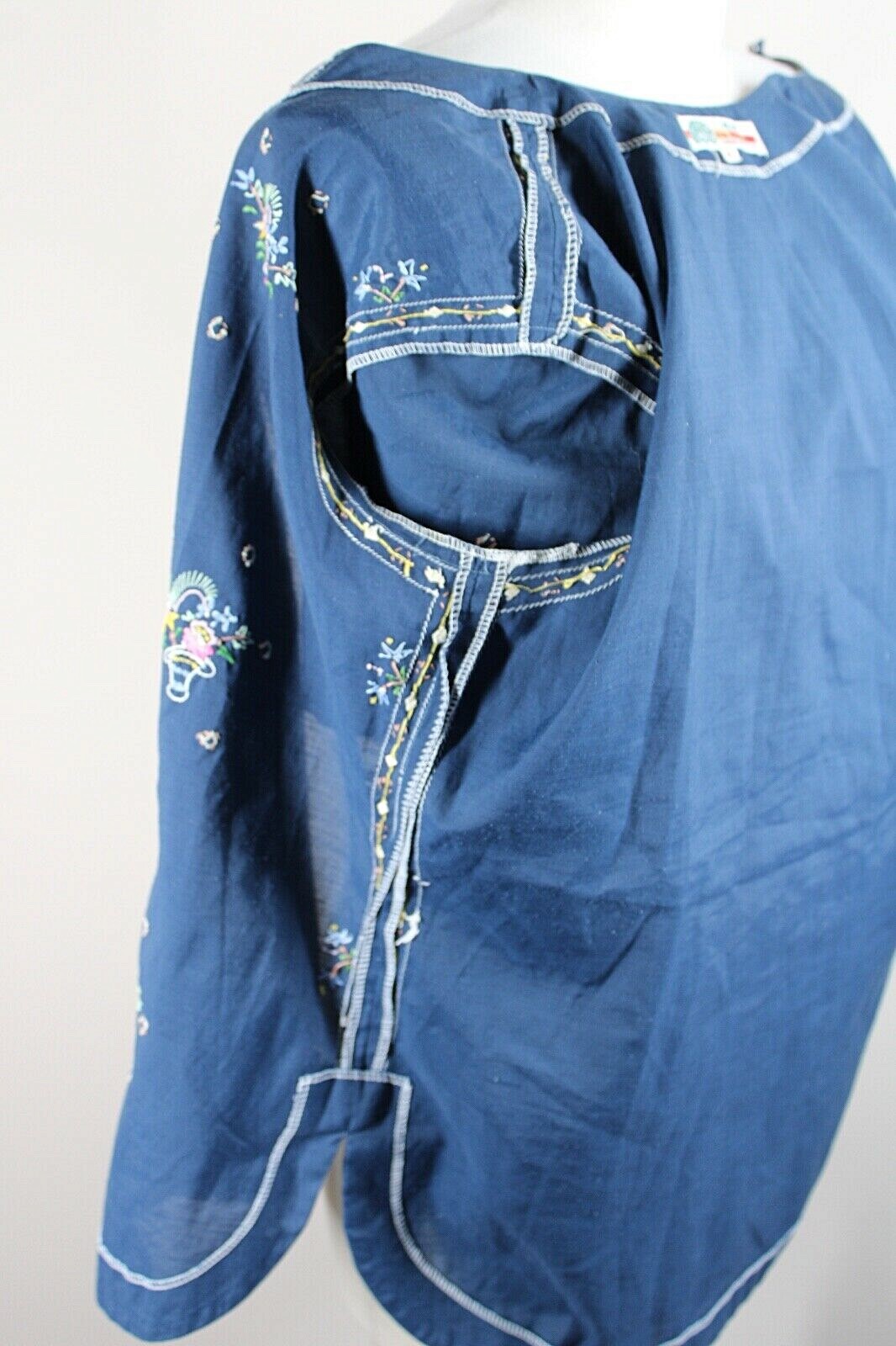 Vtg Peacock M Chinese Blue Embroidered Floral Bouquet Basket Short Sleeve Top