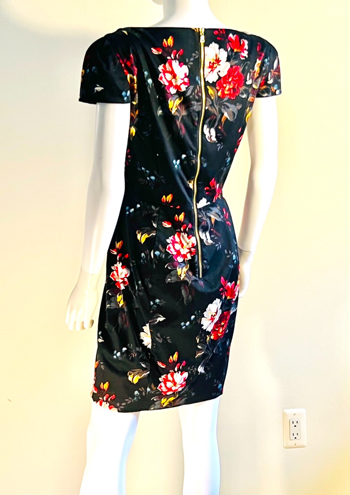 Vintage French Connection Curve Hugging Floral Dress, Cap Sleeves, Tags $168, 12