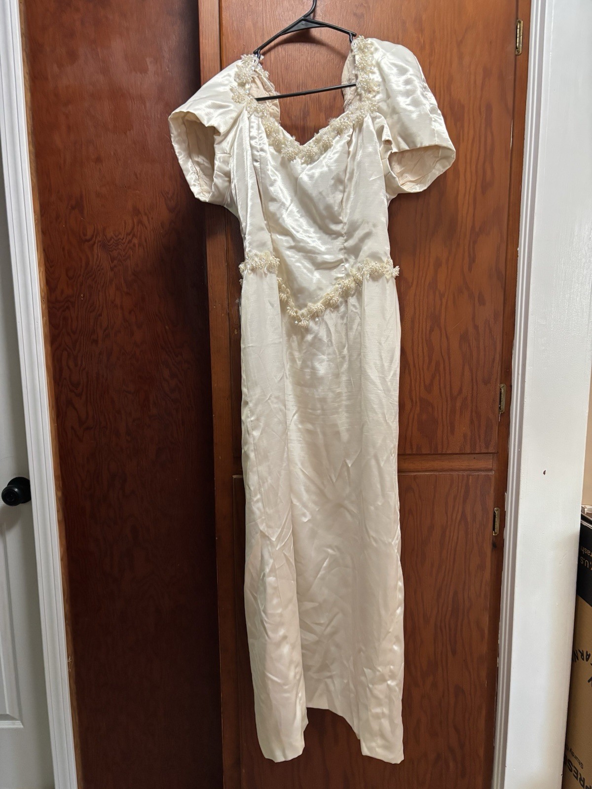 Vintage Satin Wedding Dress Gown Sweetheart Neckline Pearl Embellishments M/L