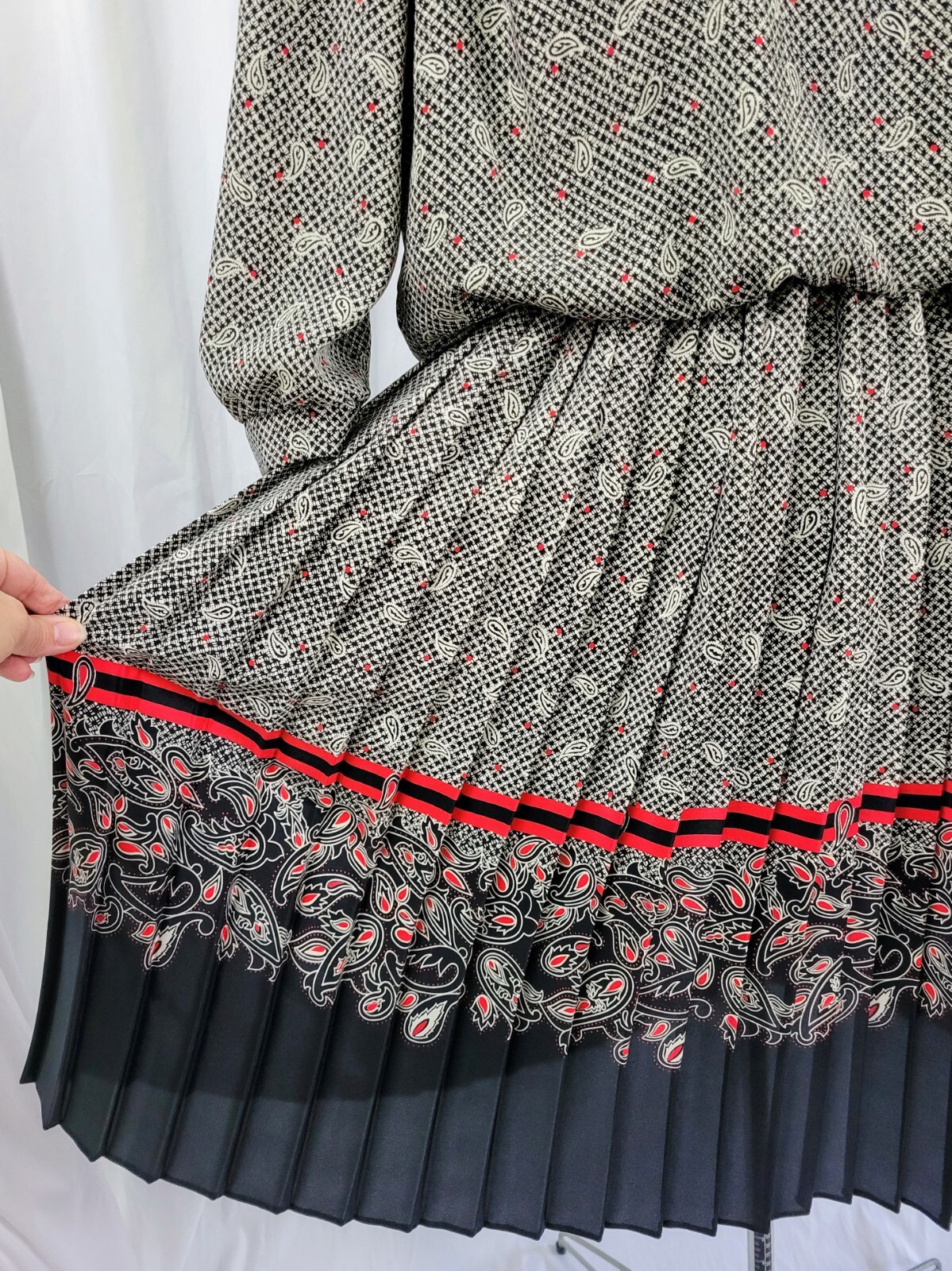 Vtg VLP Petites Cream & Black Patterned Dress w Red Acc & Border Trim Size 12