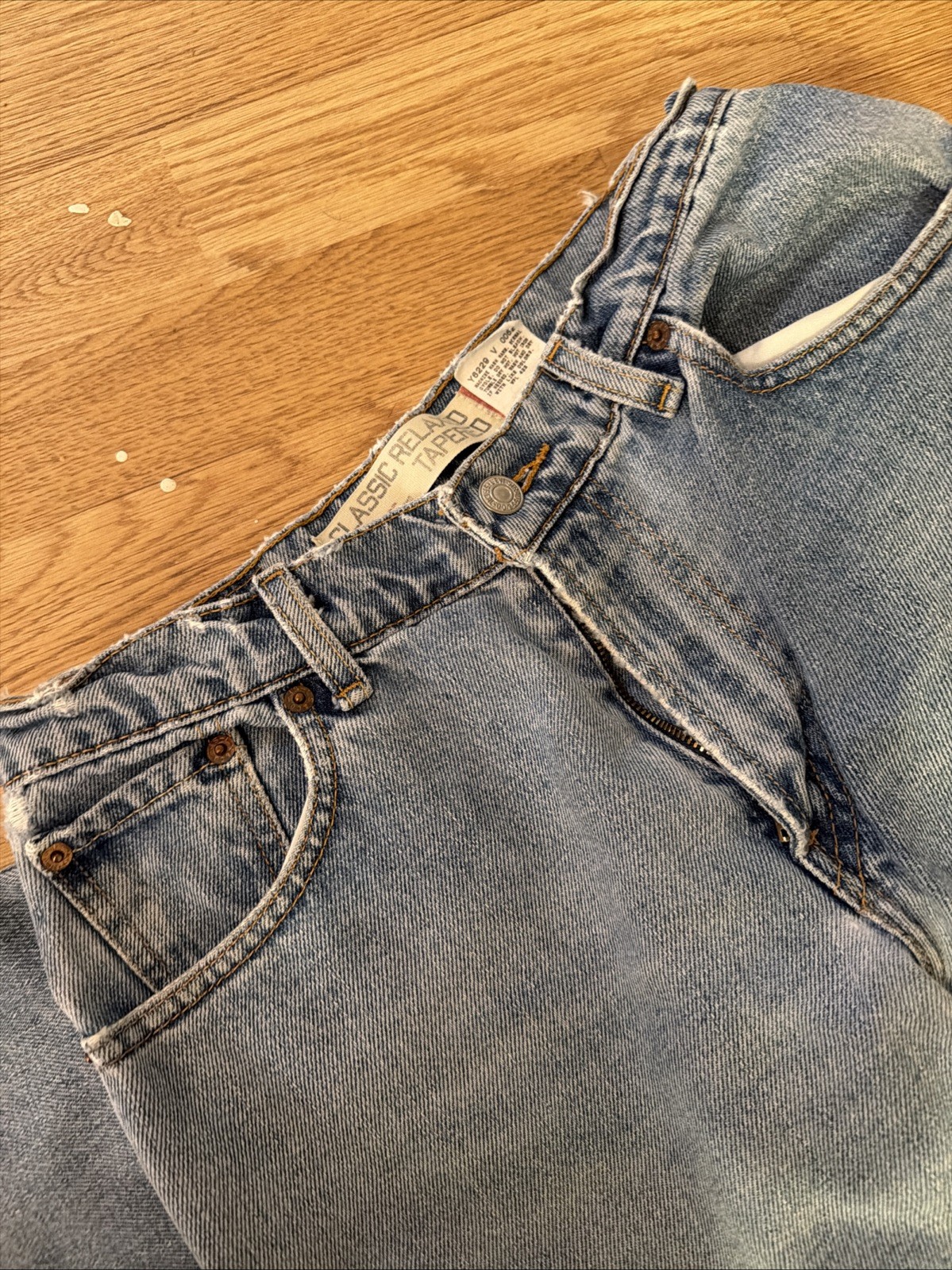 Vintage 2000 Levi’s 550 Women’s Jeans Size 8L Relaxed Tapered Blue Distressed