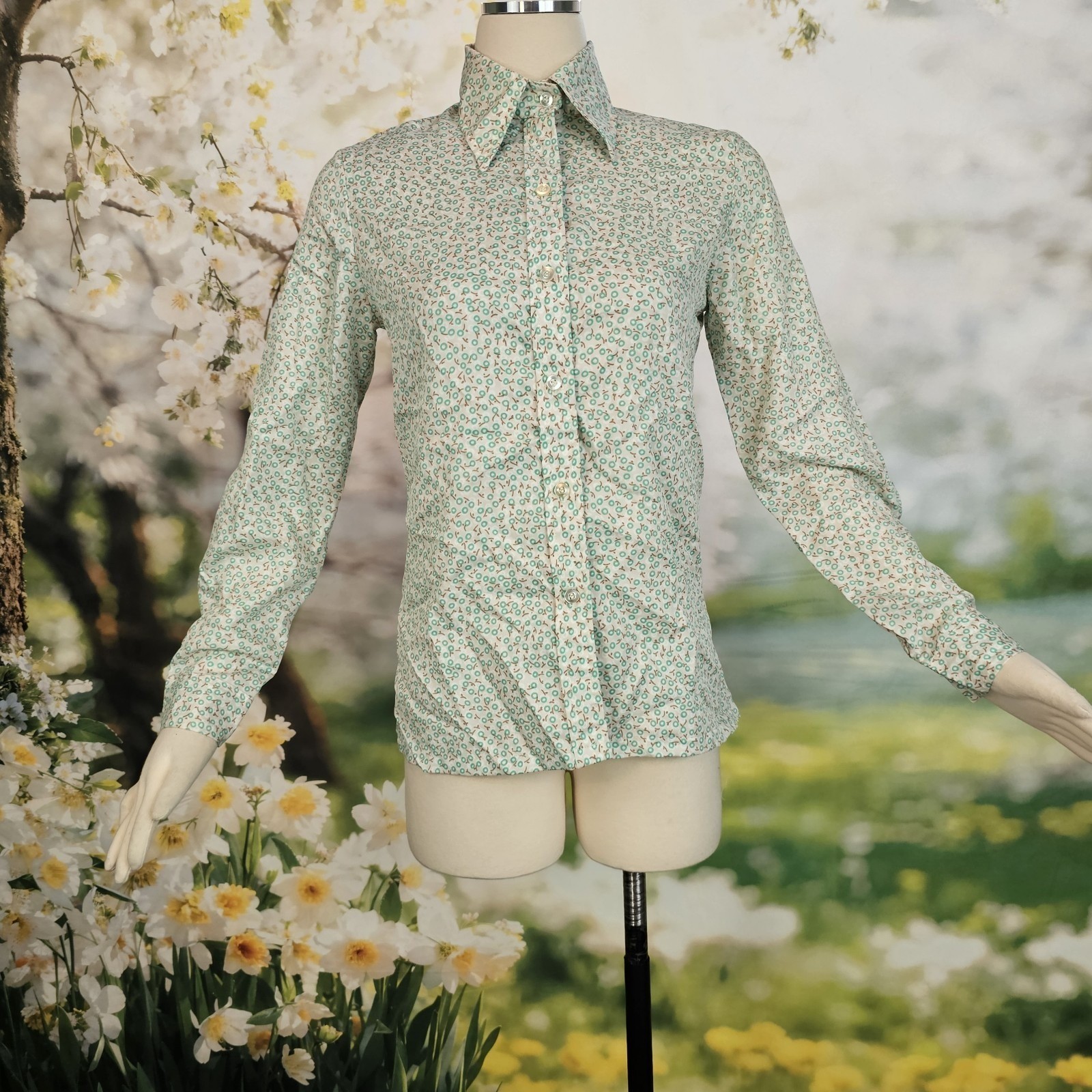 Vintage 1970’s Blouse Top Shirt Pointed Collar Petite Green Floral Print Button