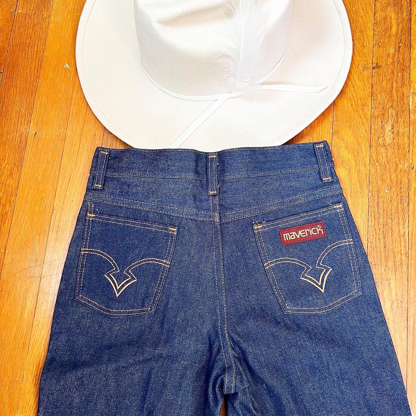 DEADSTOCK MAVERICK 1970’s 70s Vintage Dark Denim Orange Stitch Vintage Jeans 27w
