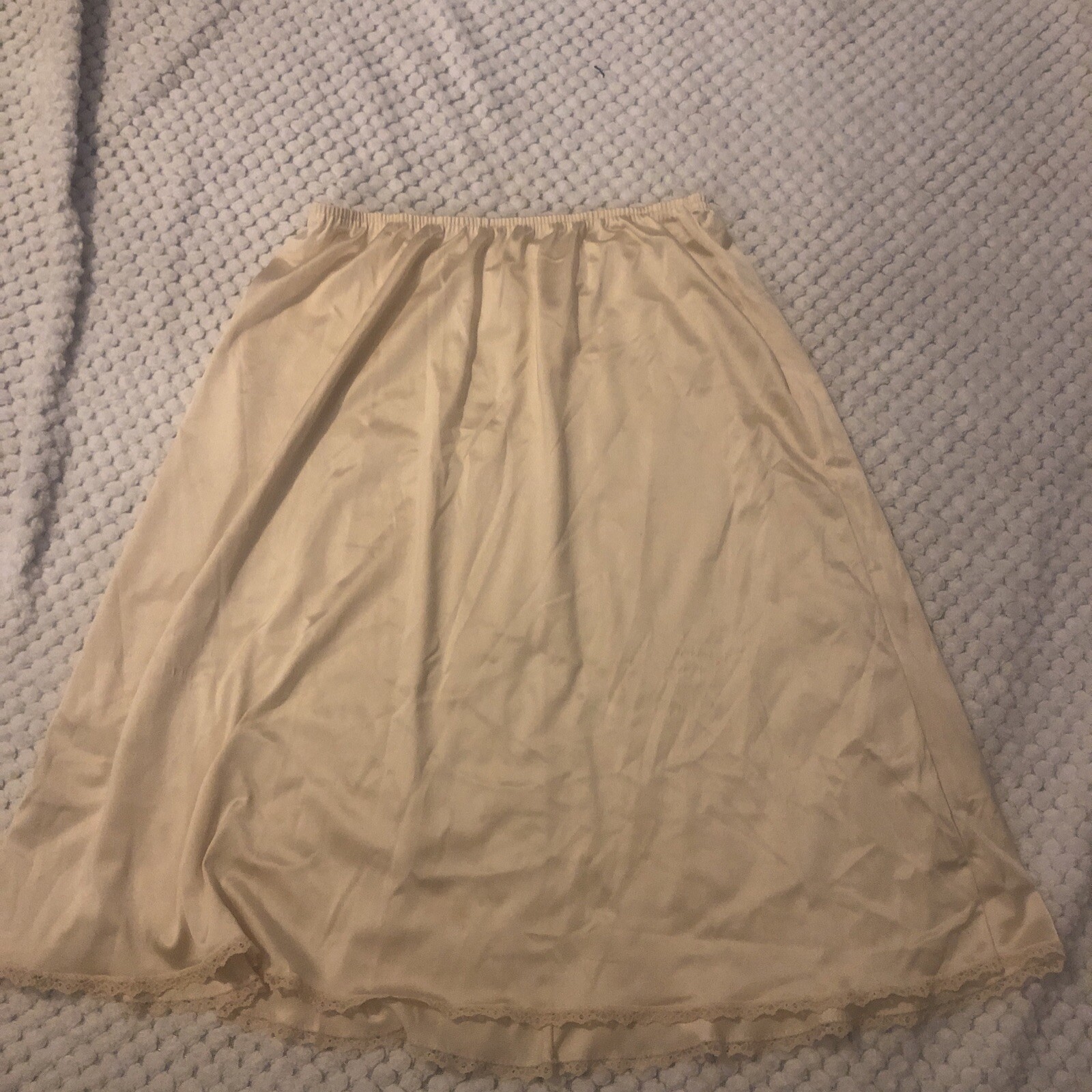 Vintage Vanity Fair Half Slip Small Cream 21” Lace Hem Waist 23” Stretches To 37