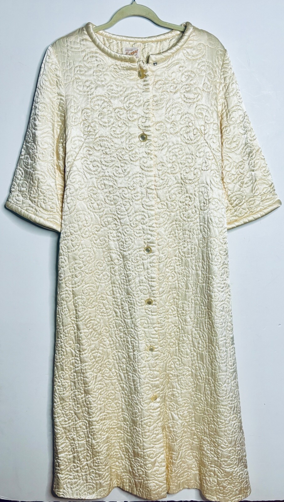 EUC*VTG 50’S-60’S SATIN SOFT LIGHT YELLOW SWIRL QUILTED HOSTESS LOUNGE ROBE*S/M