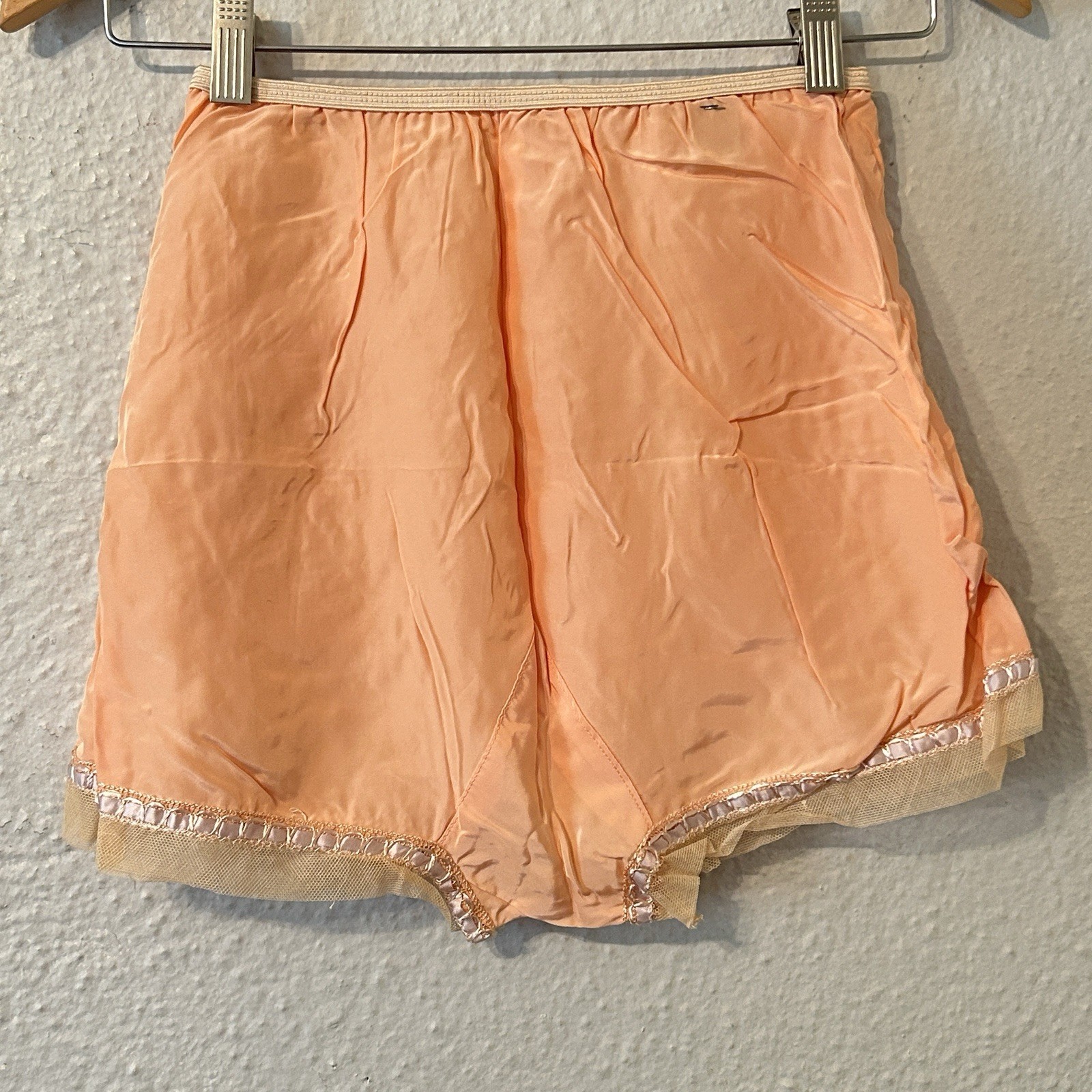 New Vtg 1940’s Peach Satin Rayon & Lace Tap Pants Panties