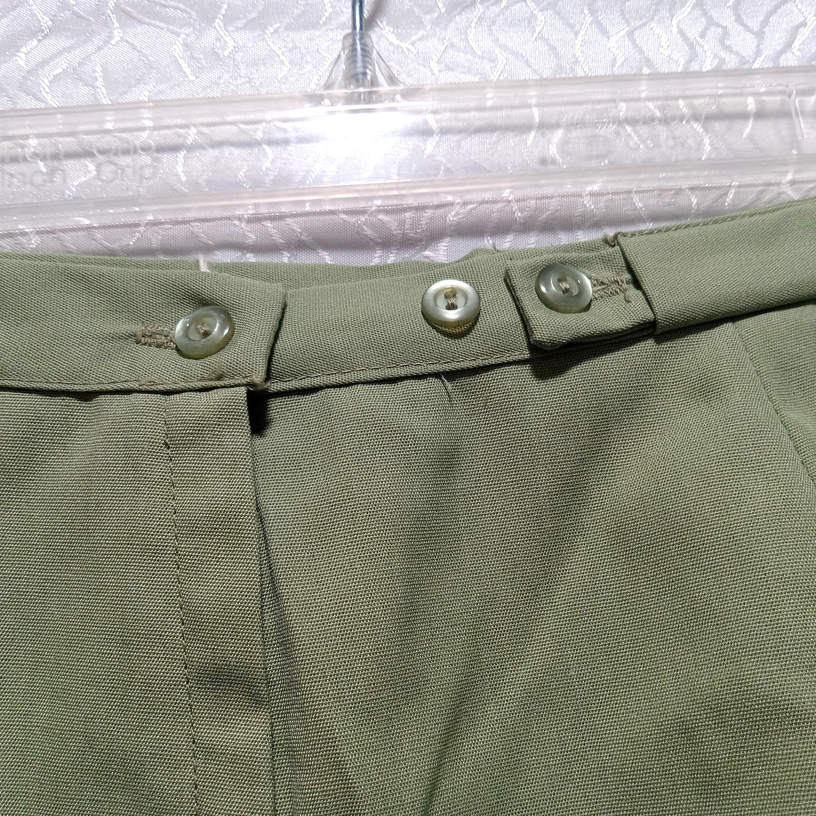 70s Queen Casuals Bermuda Shorts NWT Sage Green Clam Digger Knee Pants Capri 18
