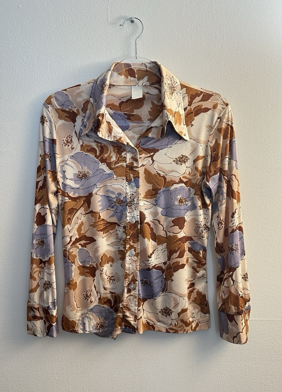 Vintage 70s Women’s Collared Button-Front Floral Bohemian Long Sleeve shirt