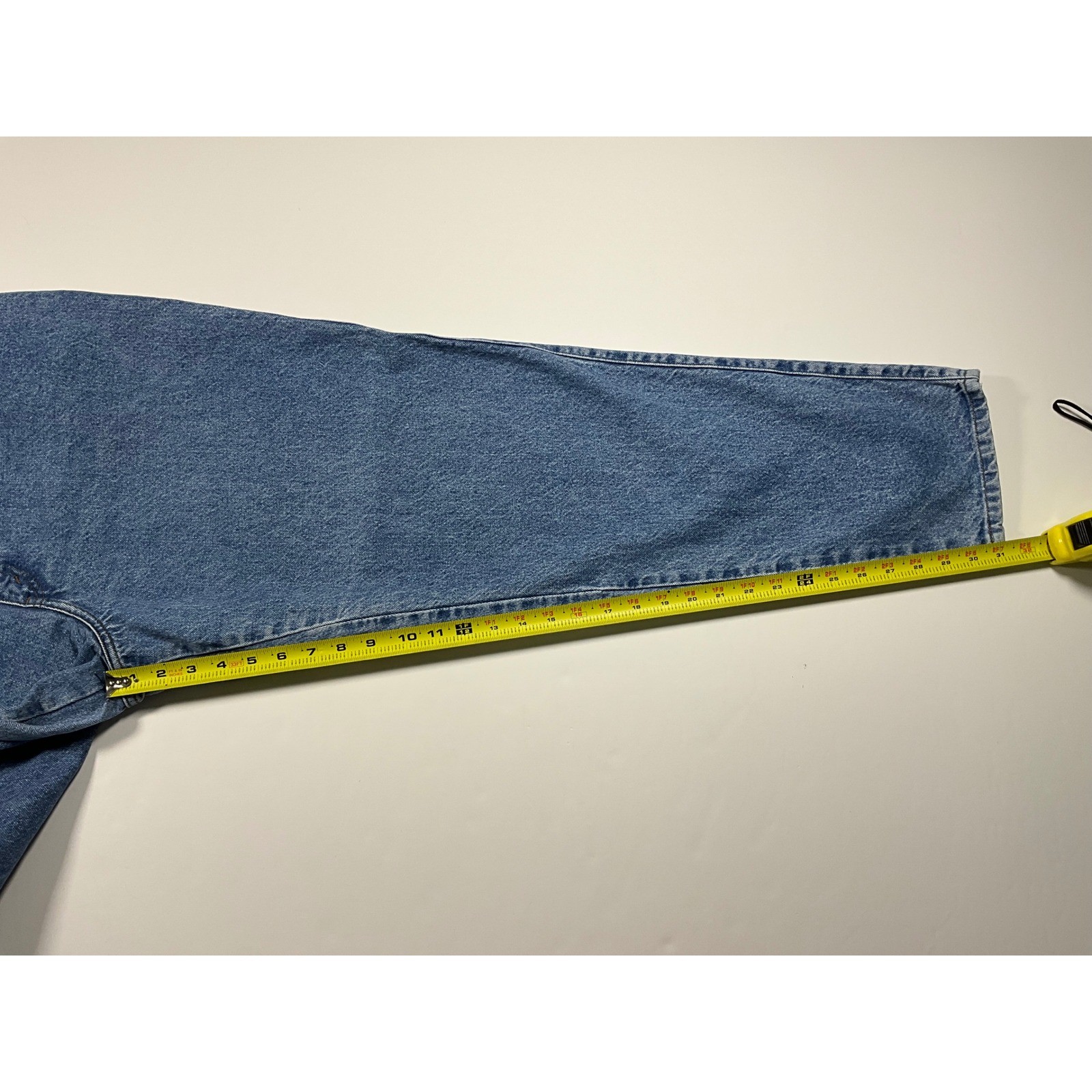 VINTAGE Levis 900 Series Womens 24 Tapered Leg Jeans Medium Wash Blue Denim