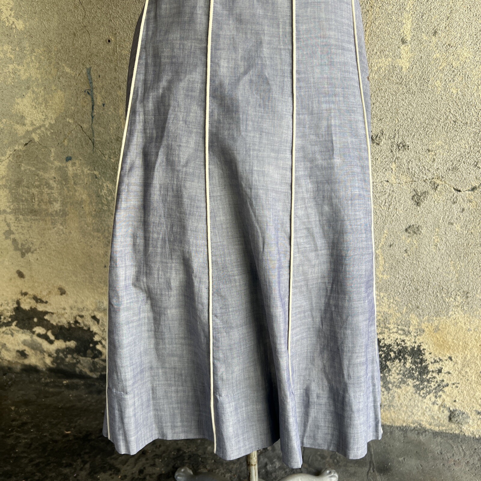 Vintage 1930s Blue Chambray Cotton Midi Dress Bust Pockets Shell Shaped Buttons