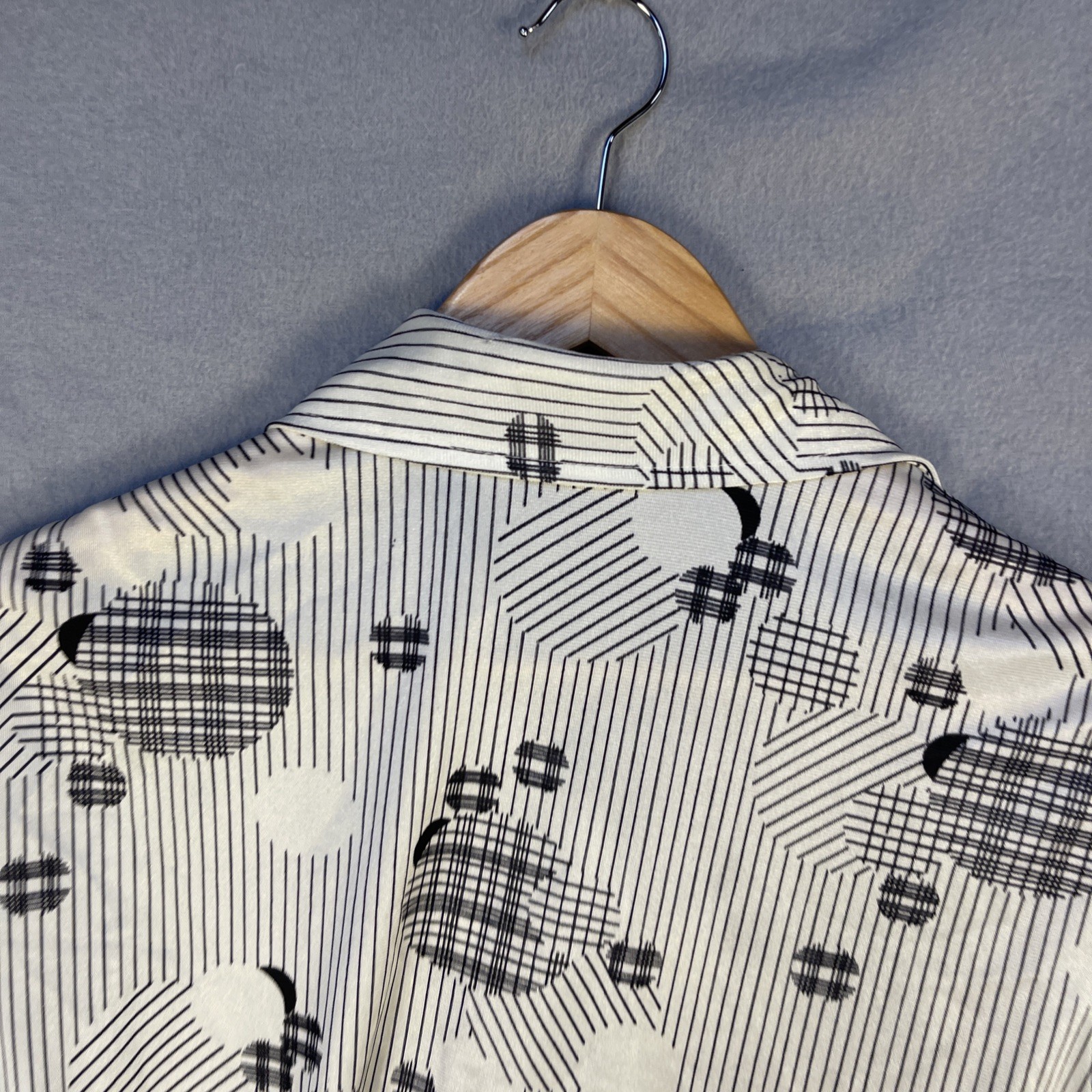 VTG 80s Button Up Top Sz M Black White Abstract Pattern Dagger Collar Silky