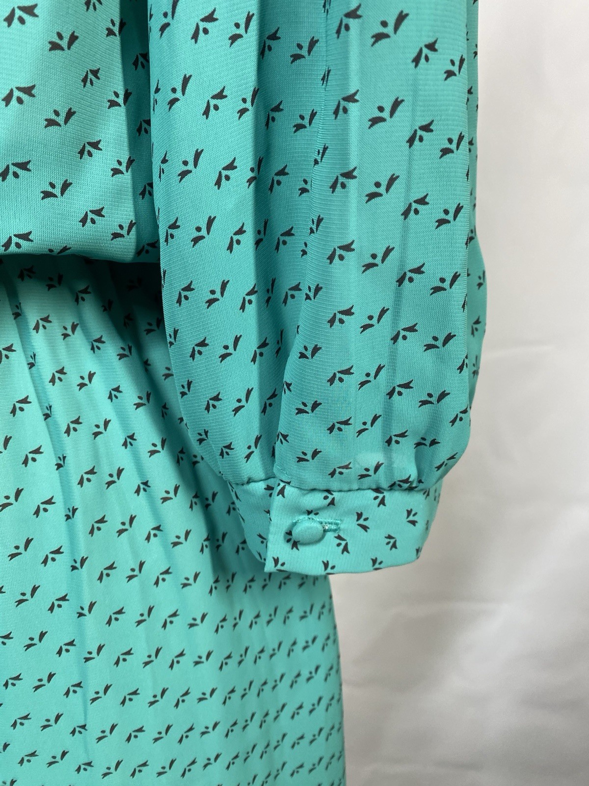 Vintage Dress SIZE MEDIUM green Peter Pan collar ALEXIS FASHIONS 80s 70s modest