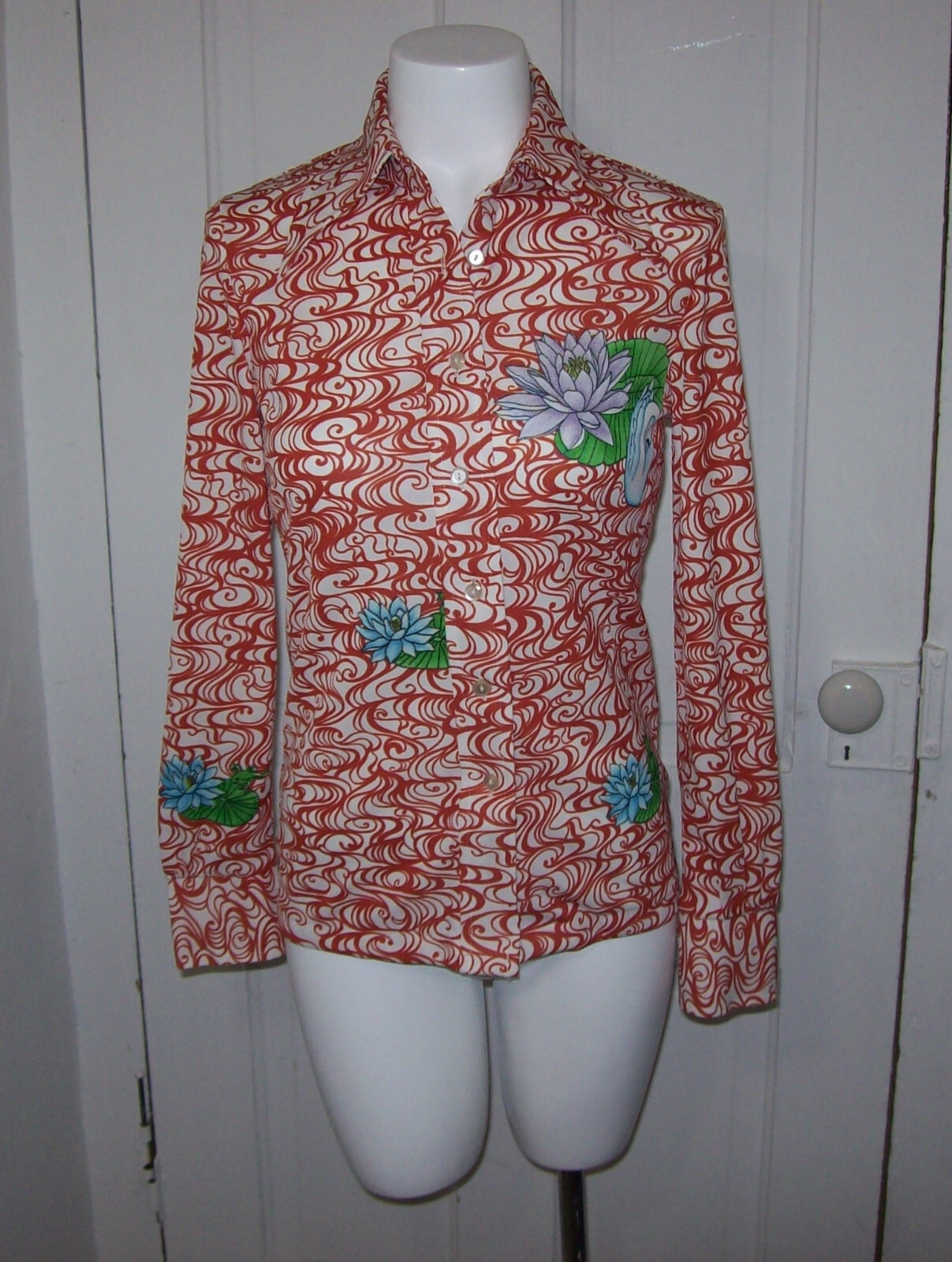Vintage Womens 1970s Pointed Collar Long Sleeve, FROGS, SWAN, LILLY PADS