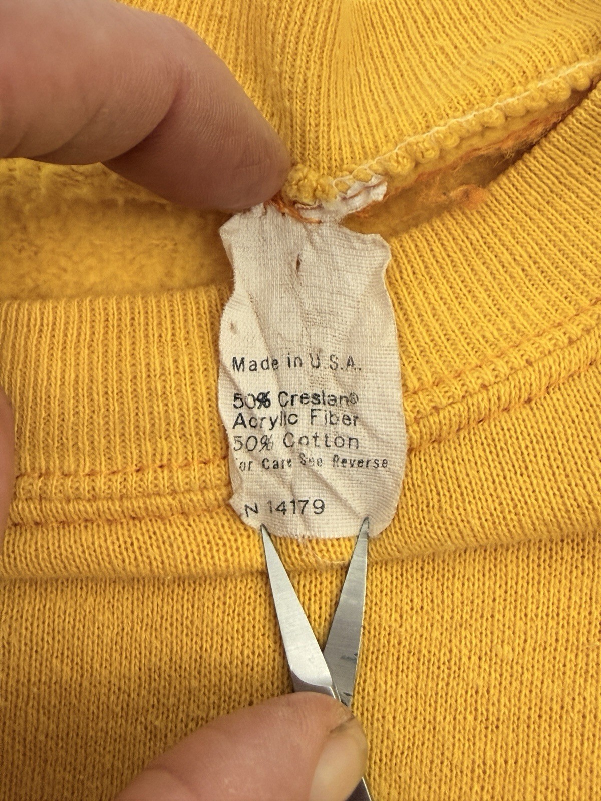 VTG 70s CHIC Raglan Sweatshirt Fits M USA Made Creslan Cotton Blend Soft Thin