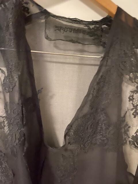 VINTAGE Reformation Black V-neck sleeveless lagenlook blouse top silk/lace