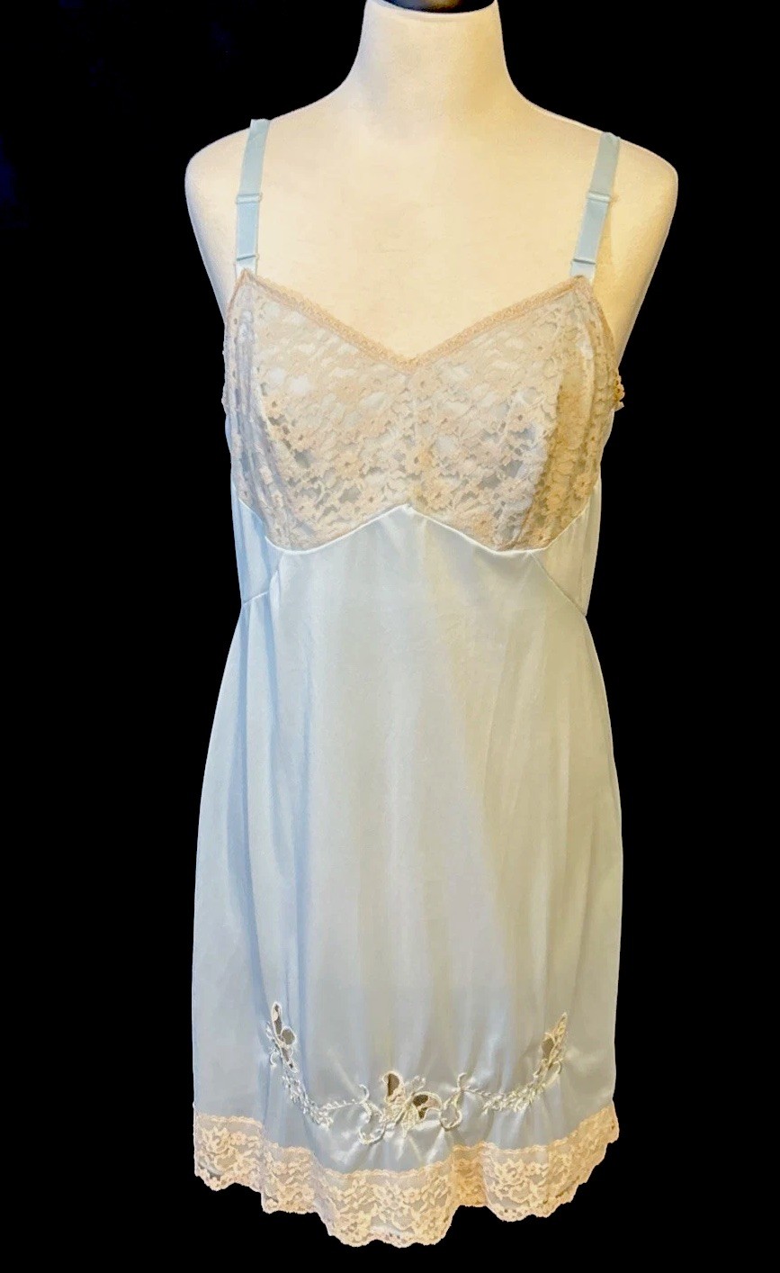 Vintage Nan Flowers Blue Full Slip 38 Lingerie Lace Gorgeous, Sexy ￼