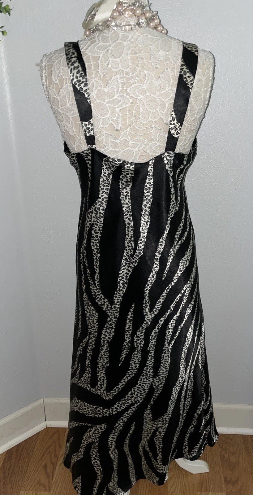 Contessa Di Roma M Peignior GOWN & ROBE 2pc Lot Woman’s Black White Satin Set