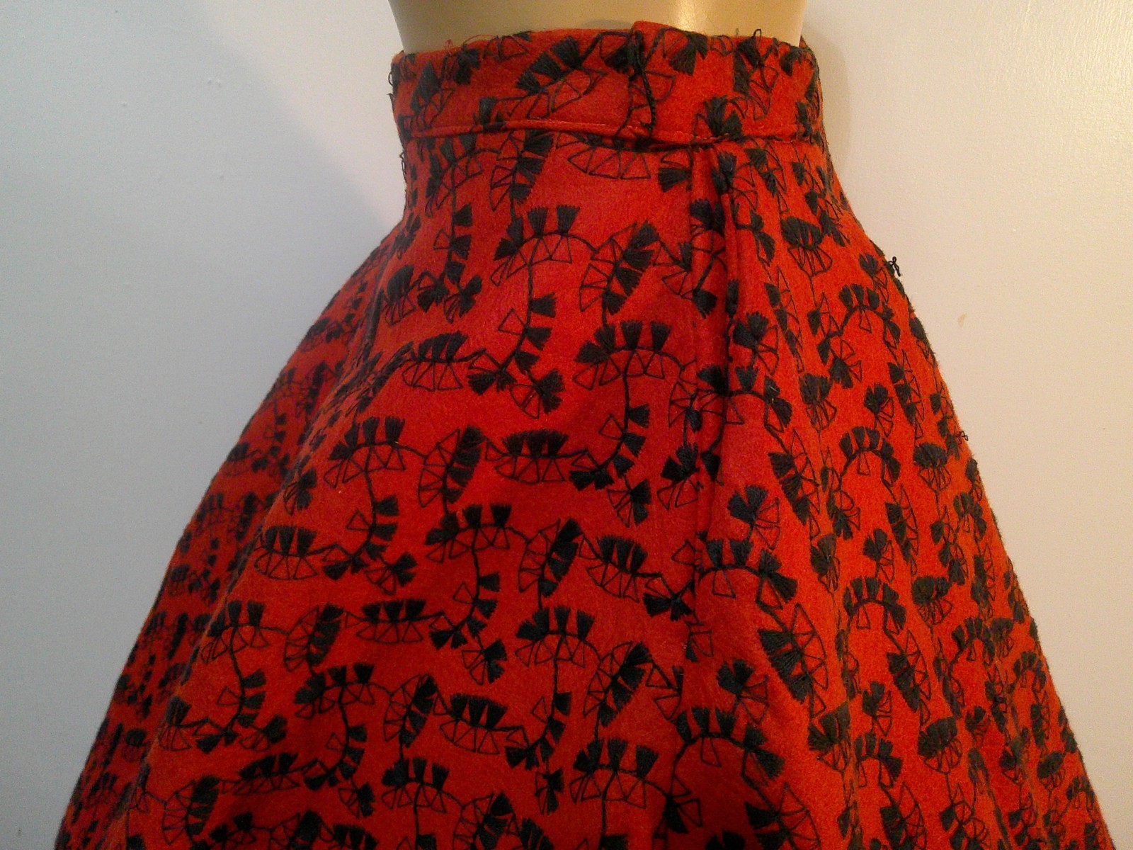 Vtg 50s Rockabilly Red Wool Felt Embroidered Swing Full Sweep Circle Skirt XS