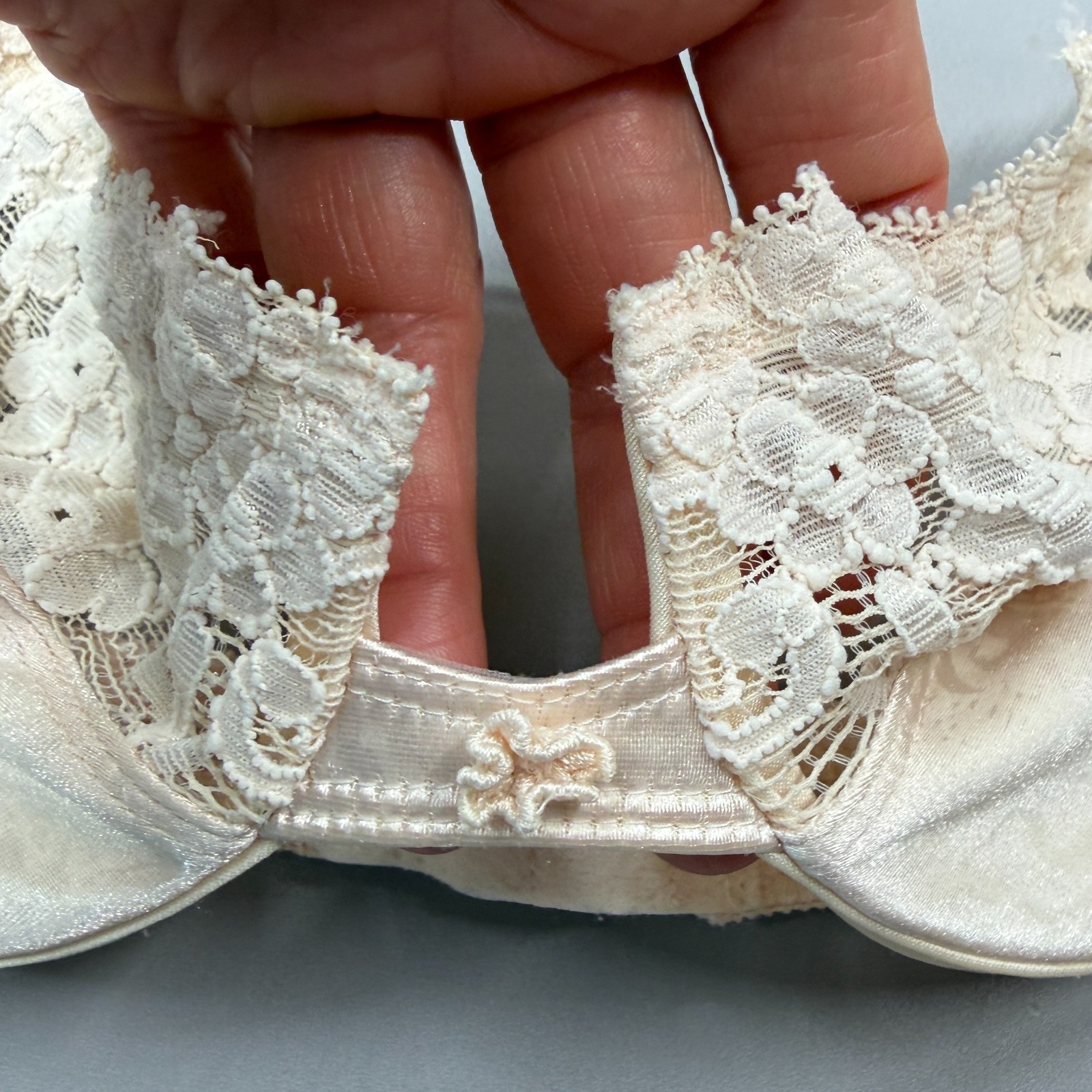 Vintage Vanity Fair Bra 36B Lace Unlined Cup Underwire Delicate