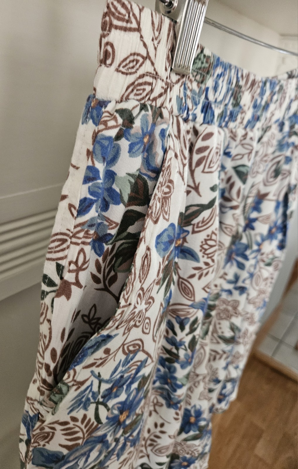Bugle Boy Vintage Classic High Waist Floral Shorts. Size L