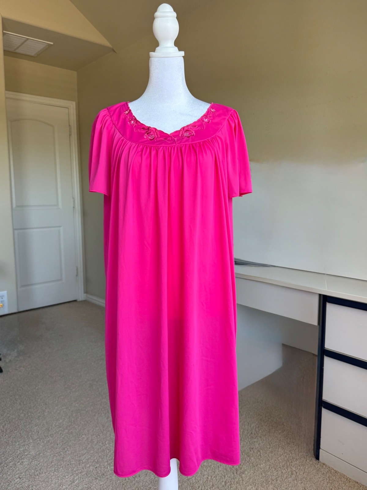 Vintage Miss Elaine Hot Pink Nylon Tricot Nightgown Womens Sleeveless Lace Maxi