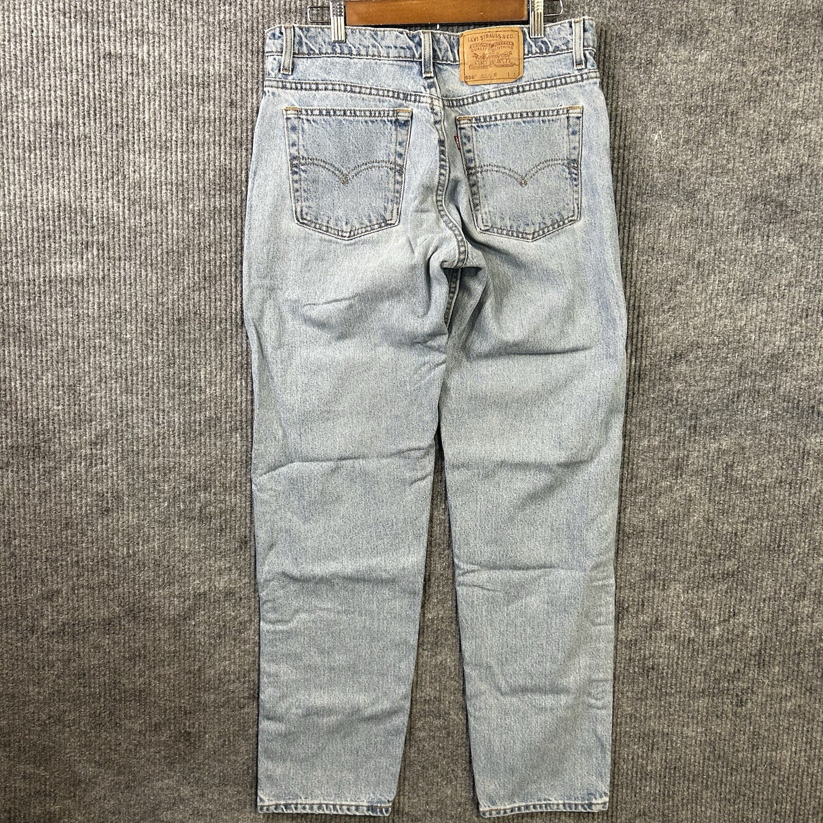 Vintage Levis Jeans 556 Women’s 32/32 Guys Fit Straight Leg