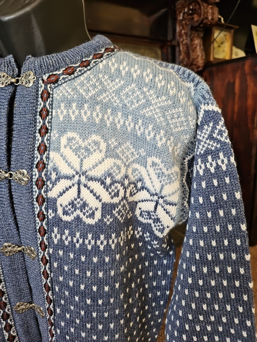 Vintage Dale of Norway Sweater Size M 50 Pewter Clasp