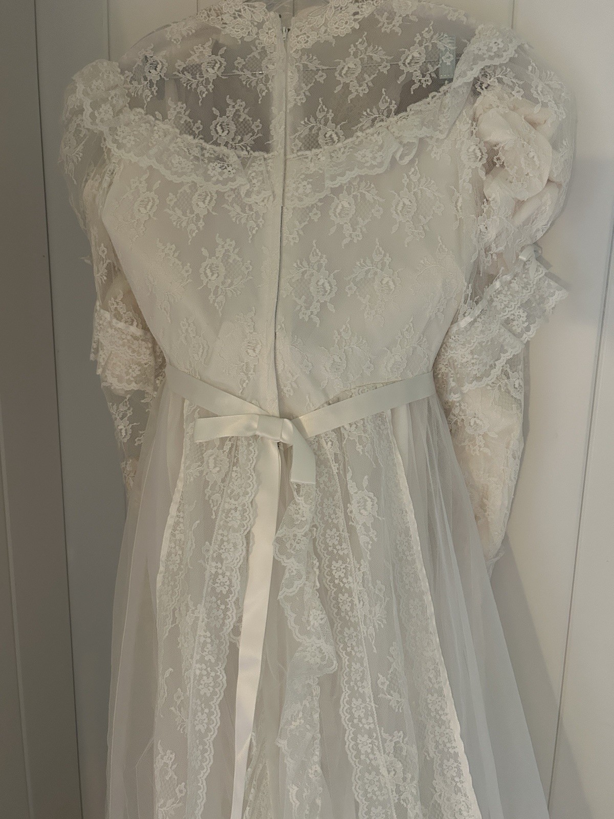 Wedding dress vintage 16 fits M L 8 Lace Long Sleeve beaded ribbon tulle skirt