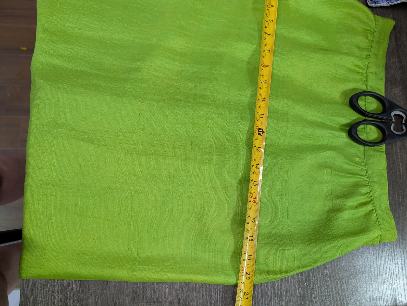 Vintage 60s 70s Chartreuse Green Silk Dupioni Pencil Skirt Mod Cocktail S 4 Or 6