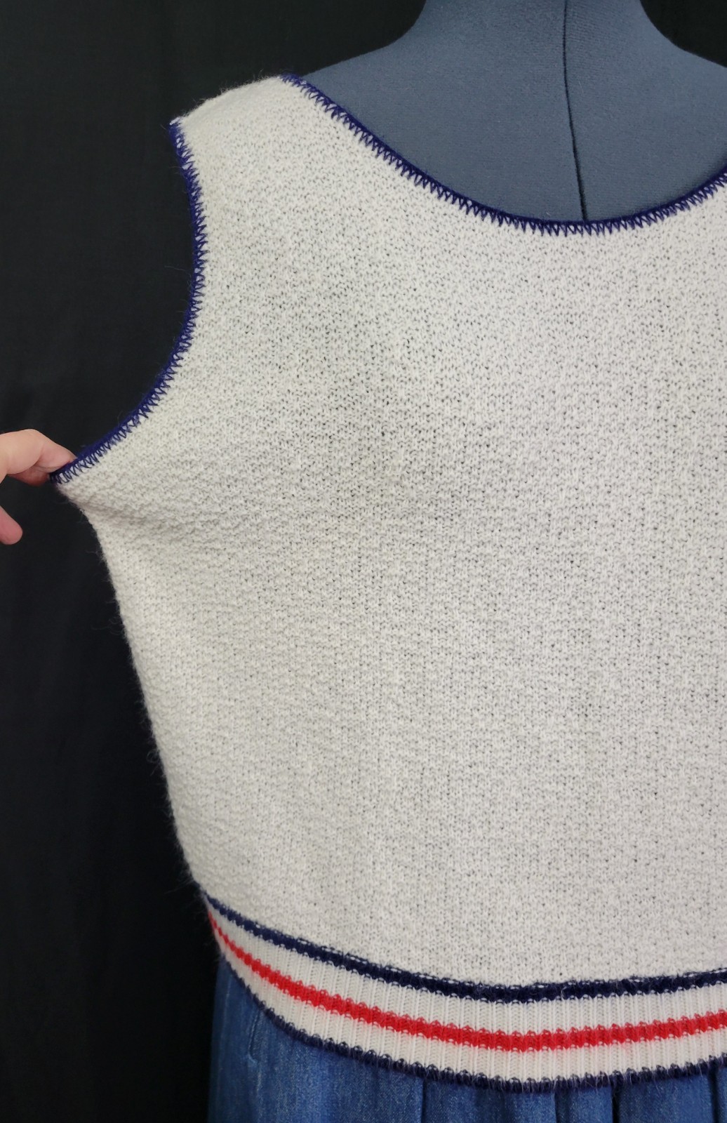Vintage Creamy White Sleeveless Sweater w Red & Blue Striping/Edging Size L/XL?