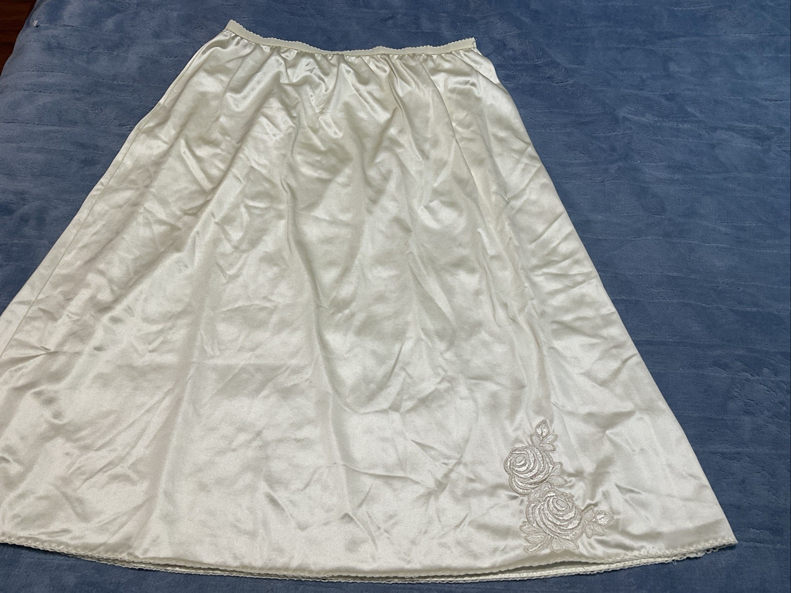 Medium Slip Ivory Woman’s Lengths 22 Inches ￼ embroidery Rose Free Shipping ￼