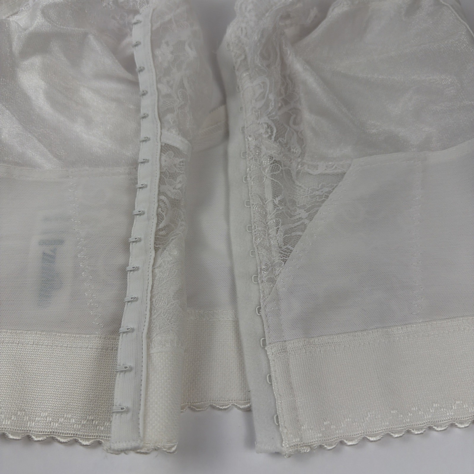 Vintage Carnival 40DDD Longline Bra White Lace Front Hook Boned Style 745