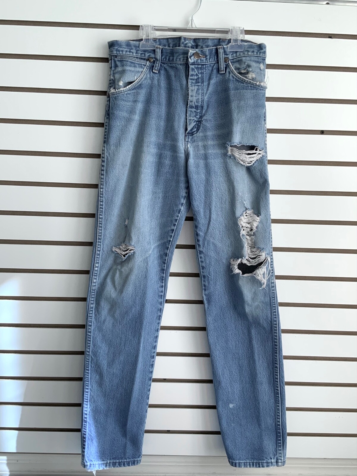 Vintage Men’s Blue Jeans Western Rodeo Cowboy Wrangler Distressed Holes 31 x 34