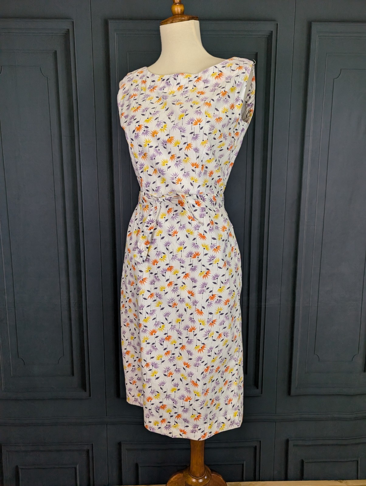 Vintage 60’s Shift Dress White Floral Print Cotton XS Small Sundress Sheath