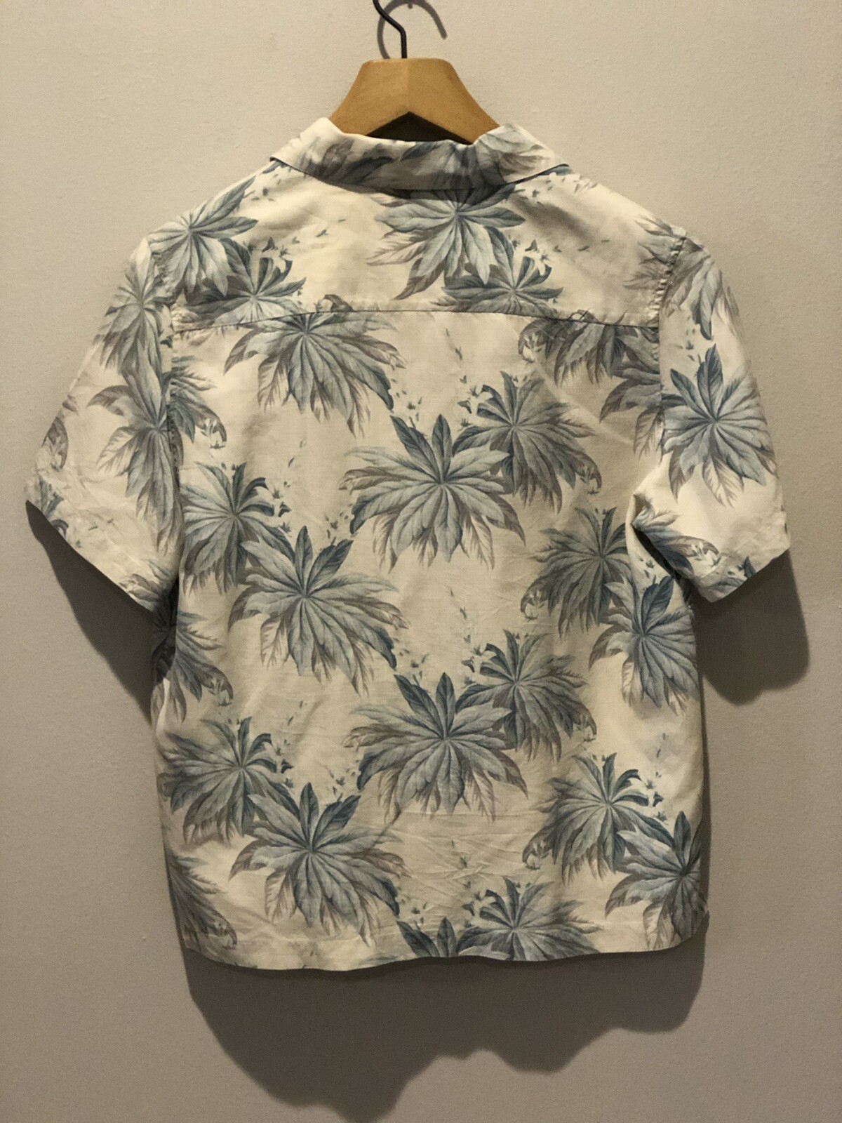 VTG Tommy Bahama Shirt Womens Medium Floral Silk Camp Hawaiian Nautical Coastal