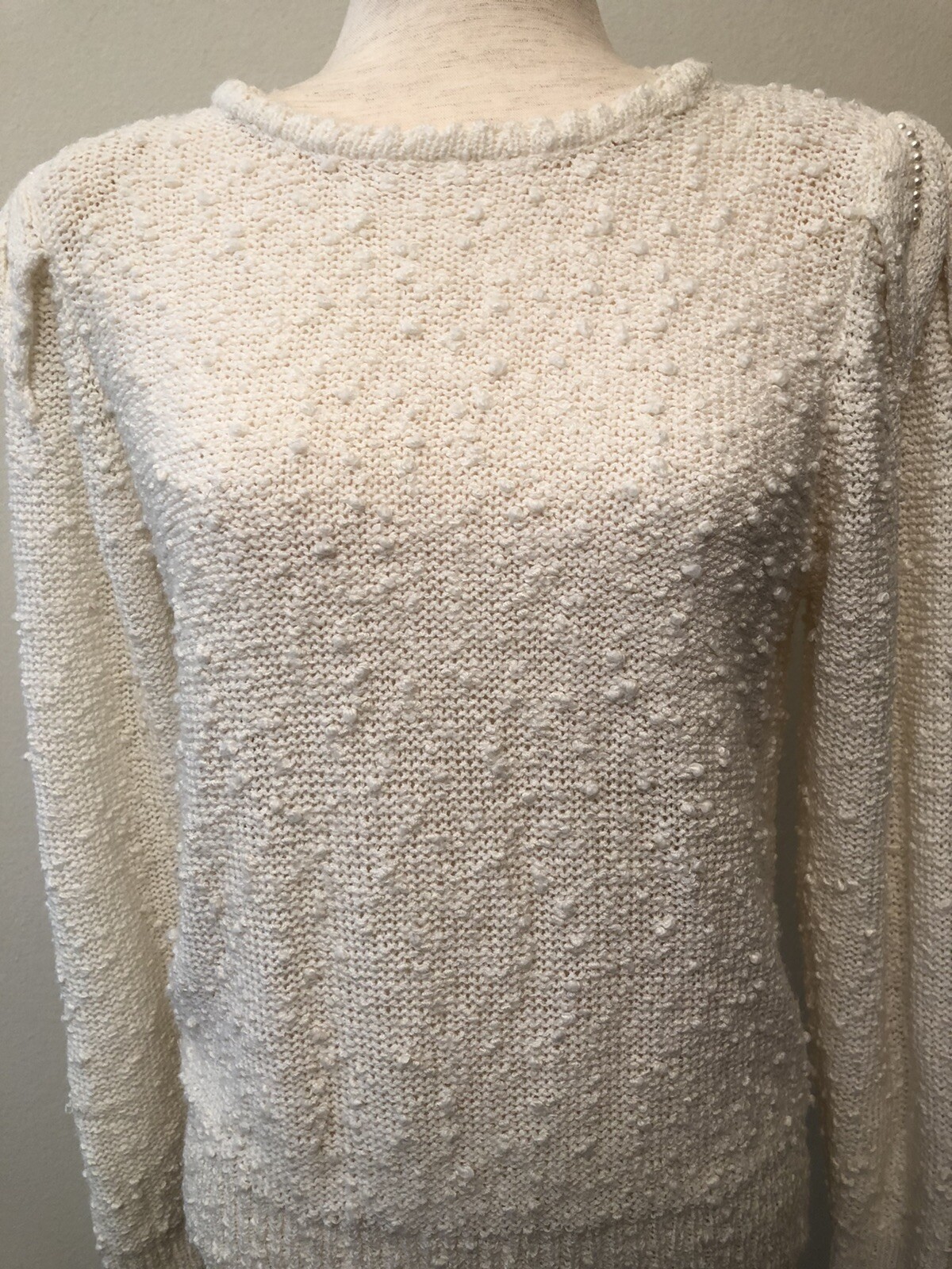 Vintage ‘70s Le Roy Knitwear Ivory Nubby Boucle Sweater Pearl Shoulder Detail M
