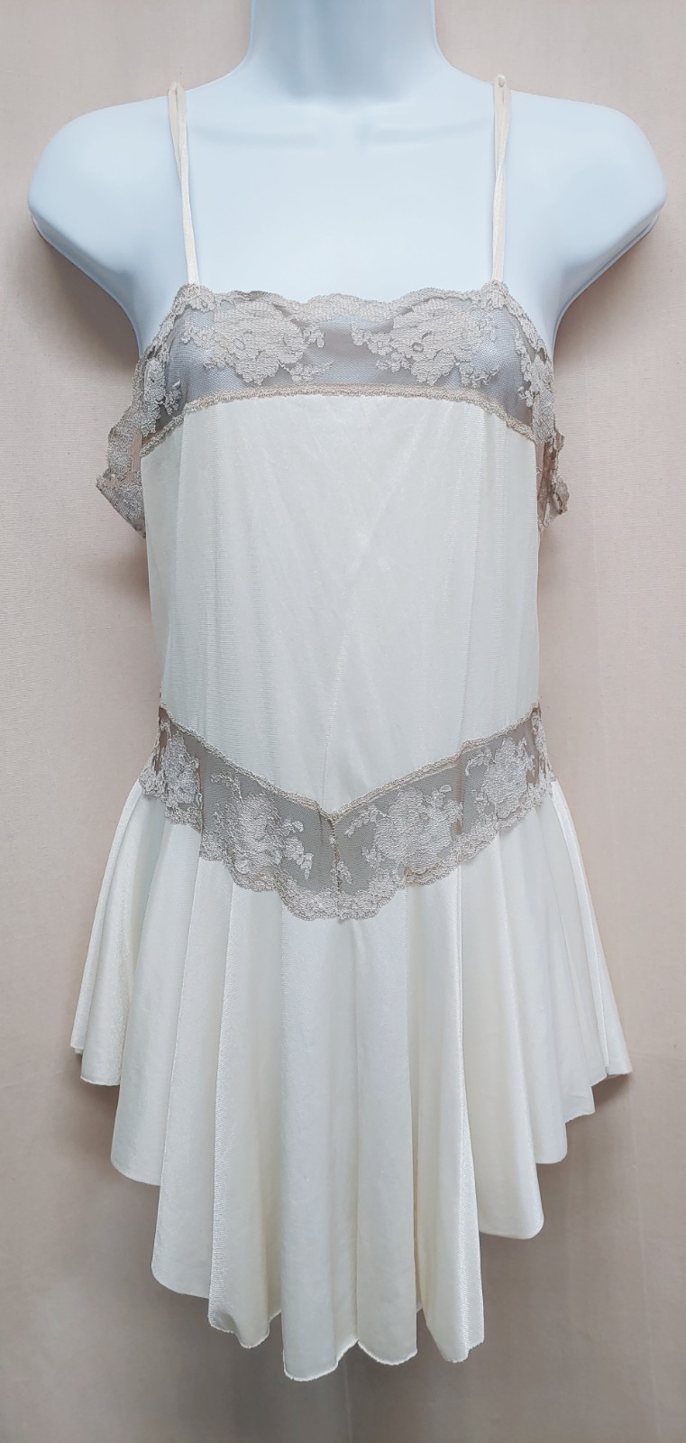 Vintage Undercover Wear Lingerie Top Nightie Lace Trimmed Size Med