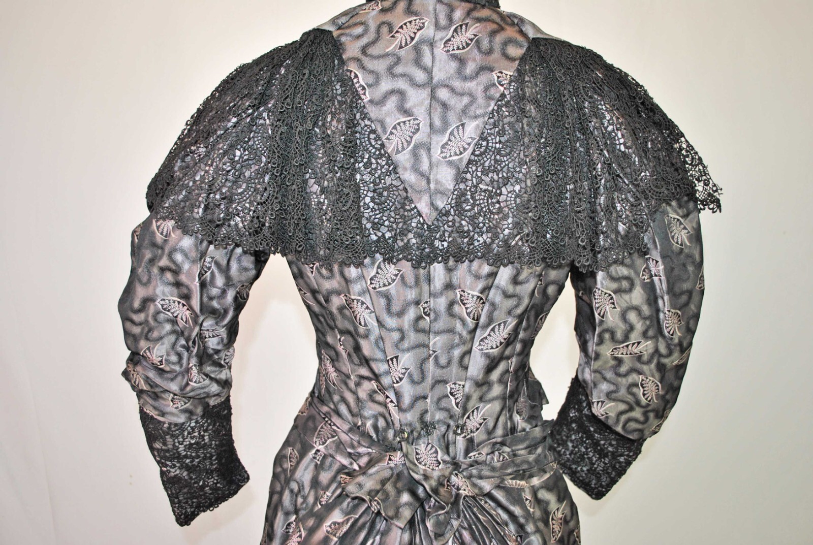 VICTORIAN 2 PIECE MAUVE SILK BROCADE VISITING DRESS 1893, MUSEUM DEACCESSION