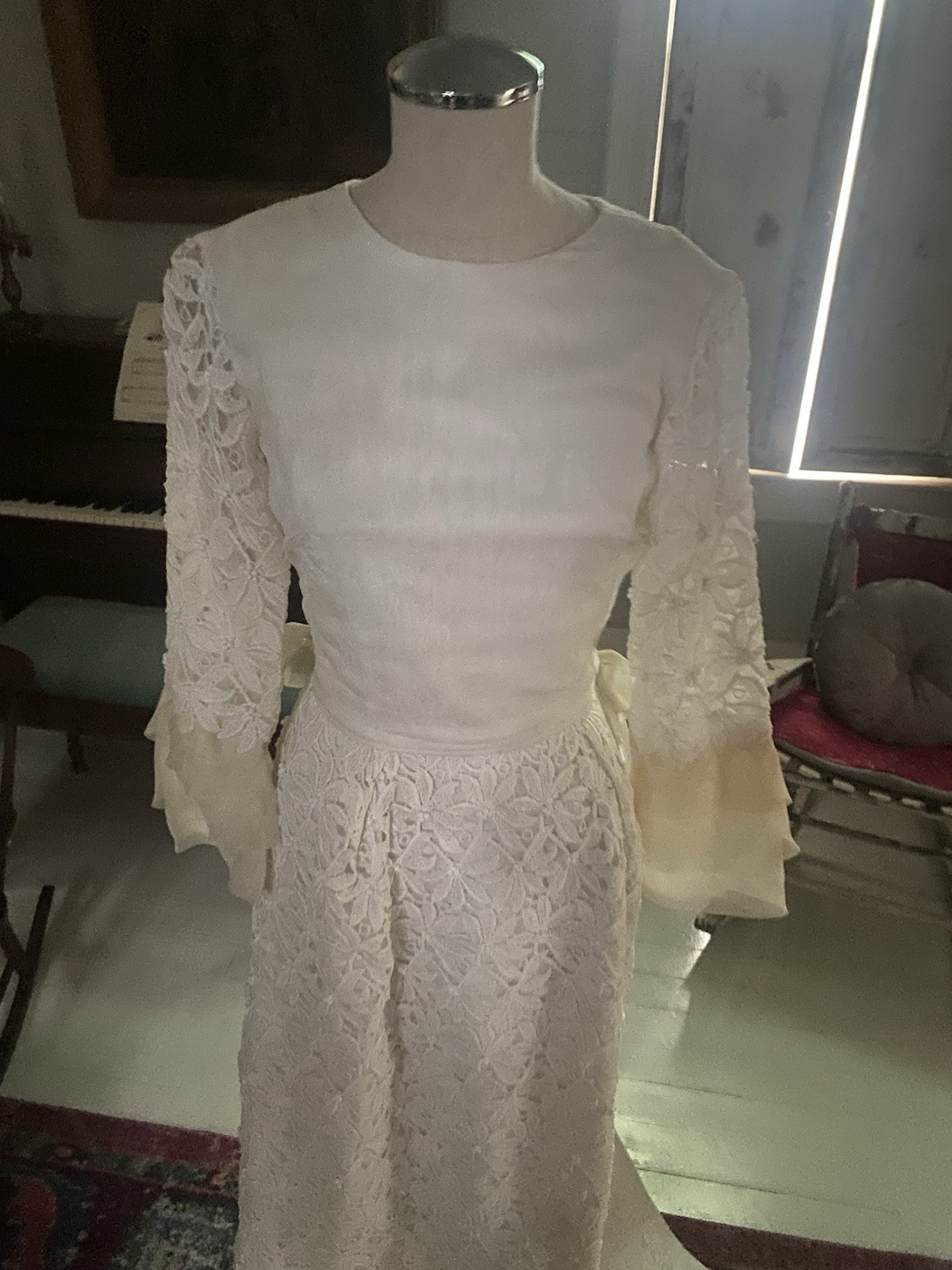 Vtg Soft White/Off White Embroid/Floral Handmade Wedding Dress W/Train-XS