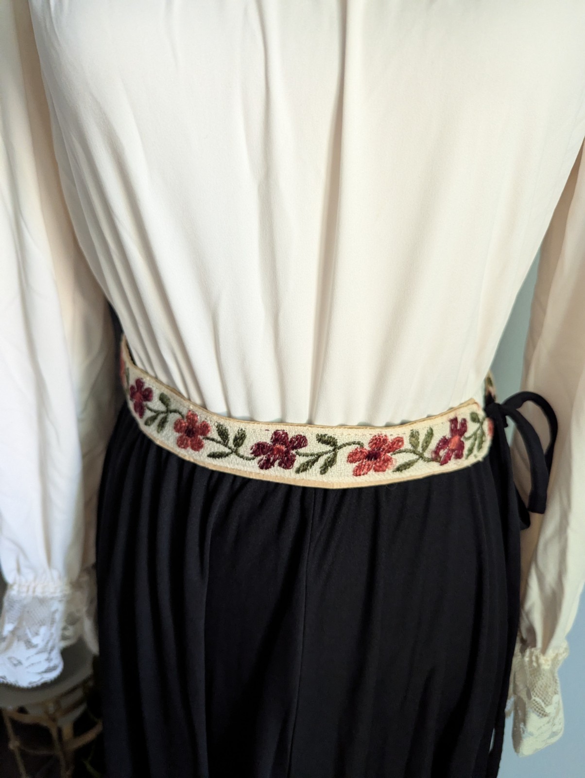 Vtg 60s/70s Maxi Dress S/M Lace Trim With Flower Belt Long Sleeve Cream Black
