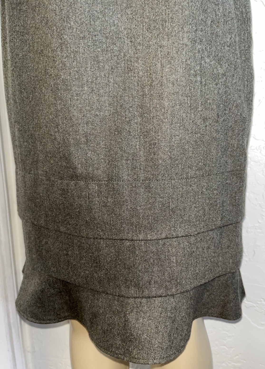 Vtg ESCADA Tiered RUFFLED Army Drab Wool Cashmere Knee Skirt Germany EU 40 US 10