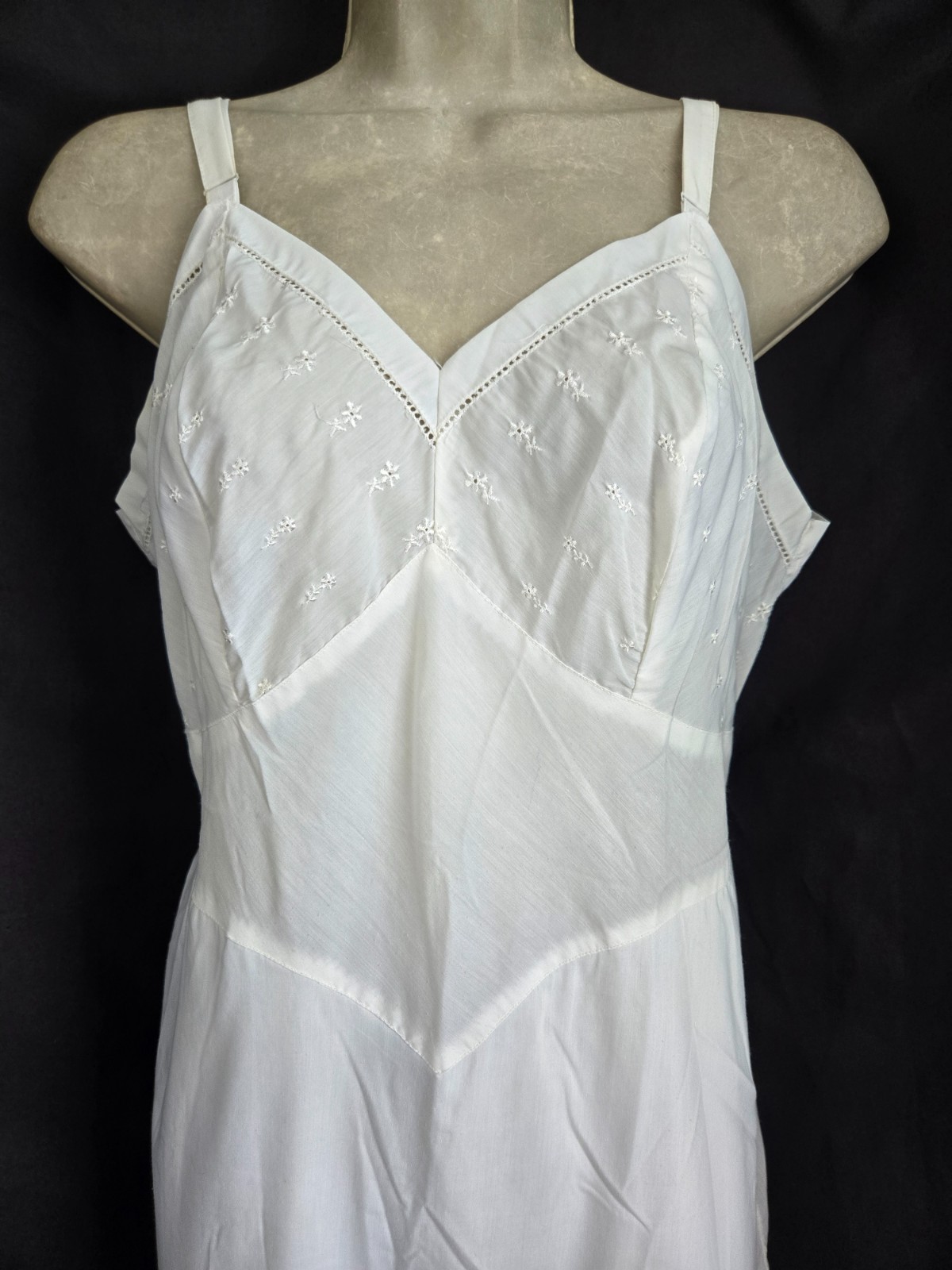 Vtg Komar White Eyelet Bust Modesty Skirt Full Dress Slip Nightgown Dacron 38